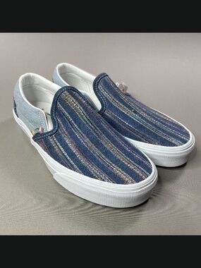 NEW Vans Shoes Womens 6.5 blue chambray classic slip on skate summer street wear